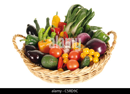 Vielzahl von Gemüse im Korb, erhöhten Blick Stockfoto