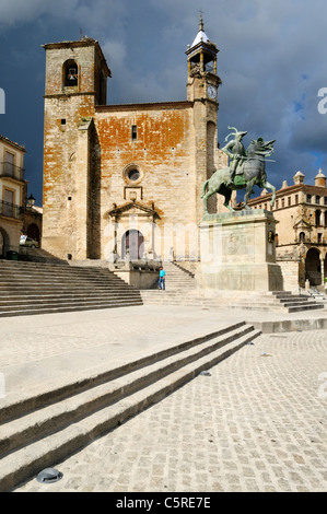 Europa, Spanien, Extremadura, Trujillo, Ansicht des Plaza Mayor am Stadtplatz mit Kirche San Martin Stockfoto