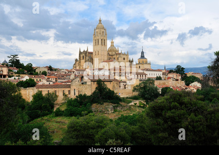 Europa, Spanien, Kastilien und Leon, Segovia, Blick auf Stadt mit Kathedrale Stockfoto