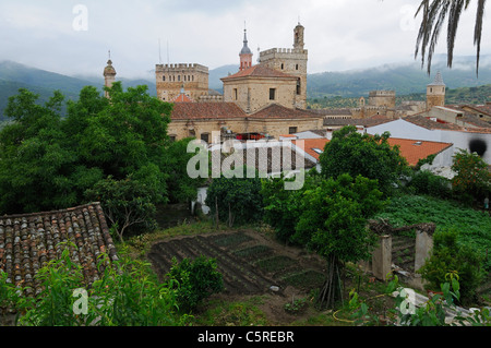 Europa, Spanien, Extremadura, Guadalupe, Blick auf Real Monasterio de Santa Maria de Guadalupe Stockfoto