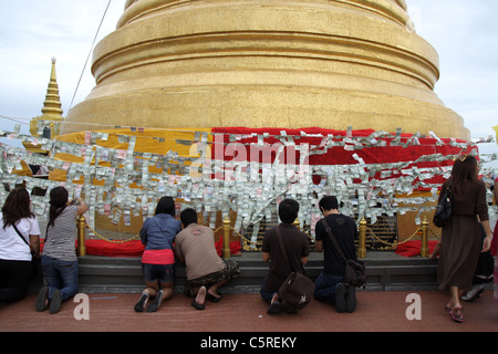 Thailändischen buddhistischen Fastenzeit im goldenen Berg in Bangkok Stockfoto