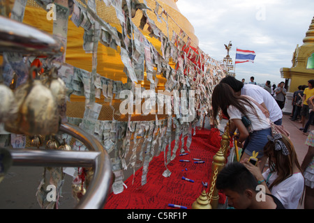 Thailändischen buddhistischen Fastenzeit im goldenen Berg in Bangkok Stockfoto