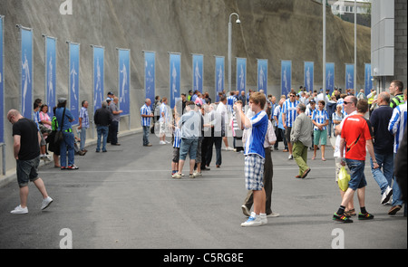 Brighton und Hove Albion V Tottenham Hotspurs freundliche Übereinstimmung bei der feierlichen Eröffnung des neuen Stadions Amex - Fans kommen früh Stockfoto