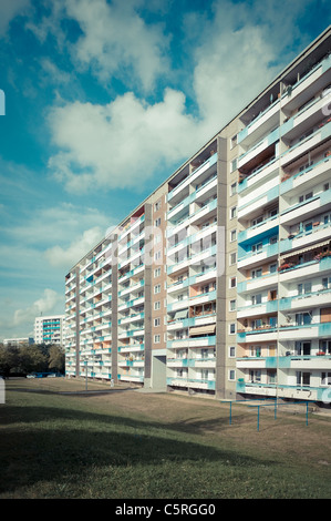 Fertighaus Wohnhaus im Retro-Stil der 70er und 80er Jahren, wohnen, Immobilien, sozialer Wohnungsbau, Symmetrie, Siedlung, Jena, do Stockfoto