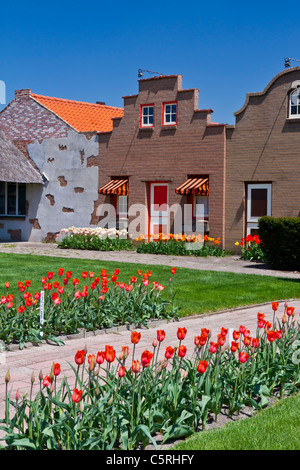 Architektur und Geschäfte der niederländischen Dorf Touristenattraktion in Holland, MIchigan, USA. Stockfoto