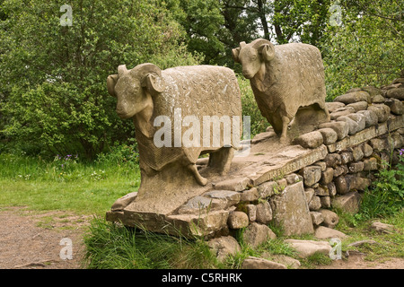 Stein Schafe Skulptur bei Low Force, Teesdale. Der Wanderweg ist der Teesdale Weg auf der Strecke zwischen niedriger und hoher Kraft. Stockfoto