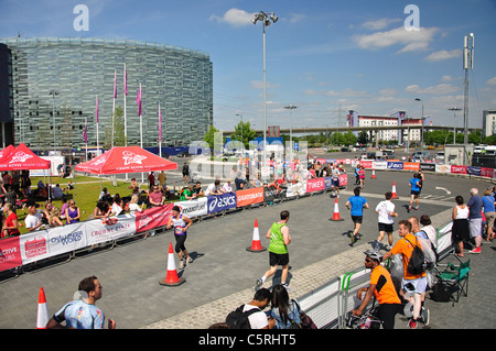 Die Virgin Active London Triathlon, ExCeL Centre, London Docklands, London Borough von Newham, London, Greater London, England, Vereinigtes Königreich Stockfoto