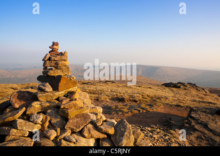 Der Gipfel des Grindslow Knoll unterhalb des südlichen Randes des Kinder Scout, Peak District, Derbyshire, England UK Stockfoto