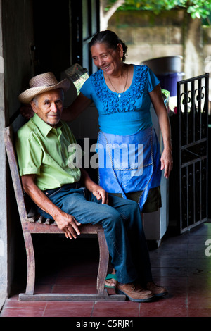 Älteres Ehepaar im Kanton La Junta, Comalapa, Chalatenango, El Salvador Stockfoto