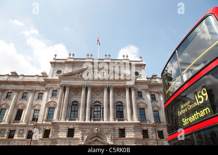 H M Treasury auf Whitehall, Westminster, London, England, Vereinigtes Königreich Stockfoto