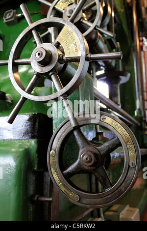 Messing-Rad am Kempton Steam Museum, Sunbury on Thames, Surrey England UK Stockfoto