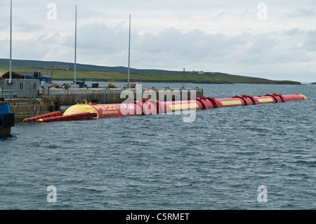 dh Pelamis Wave Energy Converter HOY LYNESS PIER ORKNEY SCHOTTLAND Offshore Welle Energie Generator erneuerbare Energie uk Marine erneuerbare Maschine Stockfoto