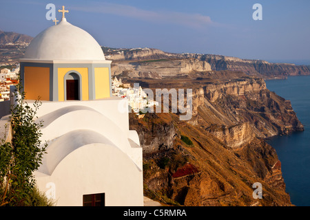 Griechisch-orthodoxe Kirche in Thira (Fira) auf der Insel Santorini Kykladen-Griechenland Stockfoto