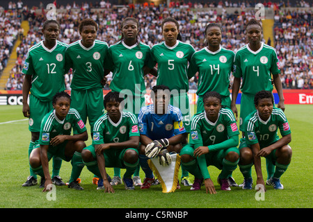 Die nigerianische Startelf reiht sich vor einer FIFA Frauen WM Gruppe eine Spiel gegen Deutschland 30. Juni 2011. Stockfoto