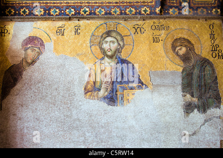 Deesis Mosaik von Jesus Christus (bekannt als Christus Pantokrator) flankiert von der Jungfrau Maria und Johannes den Täufer in der Hagia Sophia Stockfoto