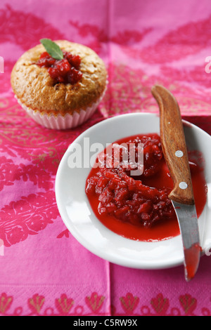 Nahaufnahme von Muffin genüsslich Erdbeer pieplant Stockfoto