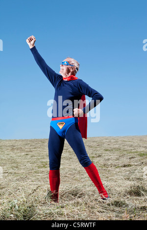Österreich, Burgenland, Senior Mann im Superman Kostüm Stockfoto