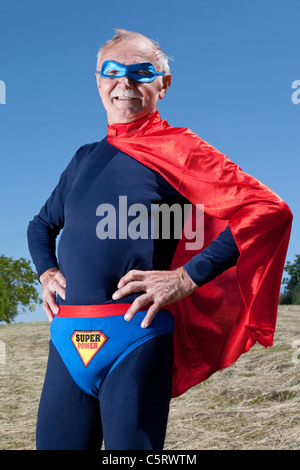 Österreich, Burgenland, Senior Mann im Superman Kostüm Stockfoto