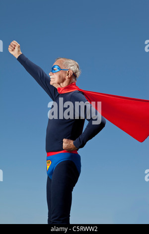 Österreich, Burgenland, Senior Mann im Superman Kostüm Stockfoto