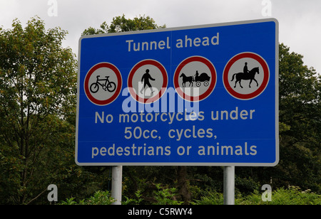 Hindhead Tunnel Einschränkung unterzeichnet den Tunnel am 27. Juli 2011 eröffnet Stockfoto