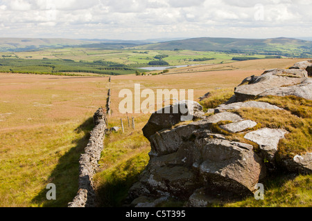 Bowland Knotts in Trog Bowland, Lancashire, UK, mit Blick auf Aktien Reservoir Stockfoto