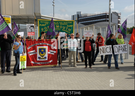 Gewerkschaft Demonstranten demonstrieren gegen Stellenabbau - Portsmouth, England Stockfoto