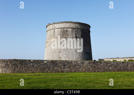 Republik von Irland, County Fingal, Schären, Ansicht von Martello-Turm Stockfoto