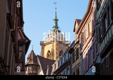 Frankreich, Elsass, Colmar, Ansicht von Saint Martin Kathedrale und Häuser in Altstadt Stockfoto