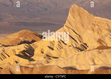 Ansicht der Badlands von Zabriskie Point im Death Valley in Kalifornien im Morgengrauen Stockfoto