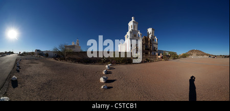 Panorama der Mission San Xavier del Bac, Tucson, Arizona Stockfoto