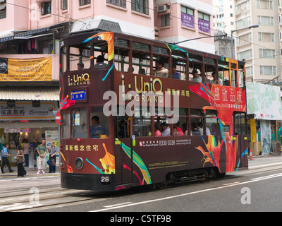 Blick auf eine Straßenbahn in Hong Kong Island durchsuchen Stockfoto