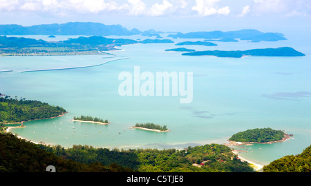 Blick von der Höhe der Küste und tropische Inseln Stockfoto