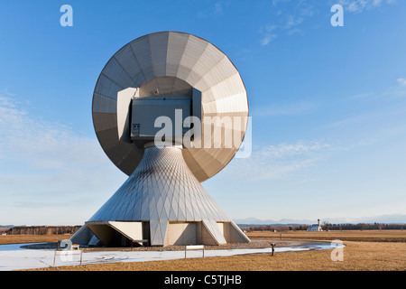 Deutschland, Bayern, Raisting, Ansicht von Antennen zur Bodenstation Stockfoto