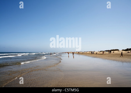 Spanien, Gran Canaria, Costa Canaria, Playa del Ingles, Touristen am Strand Stockfoto