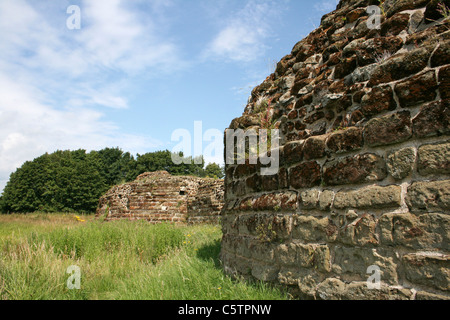 Strebepfeiler Mauern des alten Bolingbroke Castle, Lincolnshire, UK Stockfoto