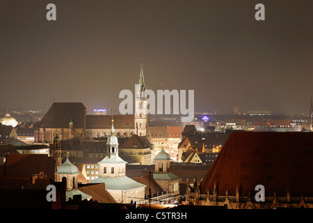 Deutschland, Bayern, Franken, Nürnberg, Blick auf Stadt mit St. Lorenz-Kirche Stockfoto