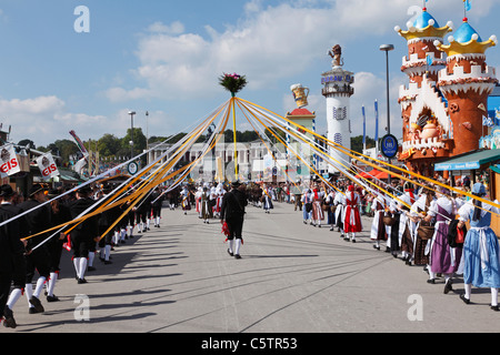 Deutschland, Bayern, Oberbayern, München, lokale Kostüm Gruppe am Oktoberfest-Prozession Stockfoto