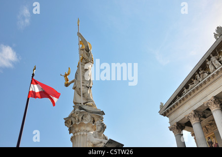 Göttin Athena-Statue vor dem Haus des Parlaments am Ring Road, Wien, Austria, Europe, Juni 2011 Stockfoto