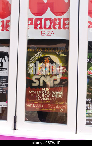 Ibiza, Balearen, Spanien - Pacha Disco Disco Zeichen und Poster. Stockfoto