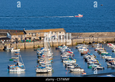 Viele Fischerboote in Lyme Regis Hafen Dorset England UK GB EU Europa Stockfoto