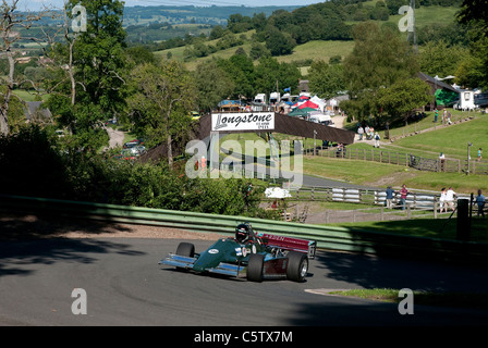 Einzelsitz Racing Autos Rasen auf dem Hügel an der Prescott Speed Hill Climb in der Nähe von Cheltenham in Gloucestershire. Stockfoto