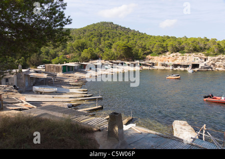 Ibiza, Balearen, Spanien - Sa Caleta Bucht und Strand Stockfoto