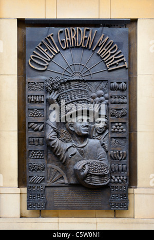 London, England, Vereinigtes Königreich. Covent Garden Market - große Wand-Plakette Stockfoto