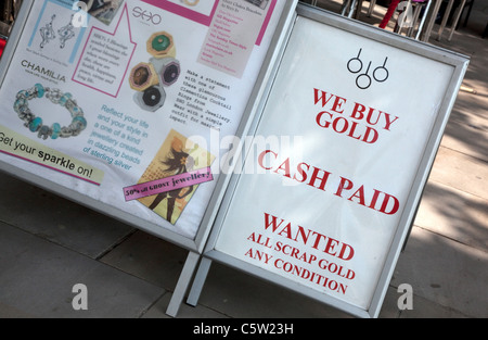 Gold Wanted Schild draußen London Pfandleiher-shop Stockfoto