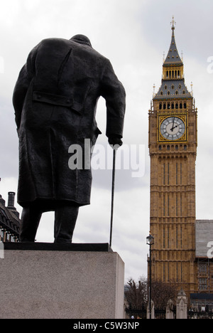 Winston Churchill-Statue und der Big Ben Stockfoto