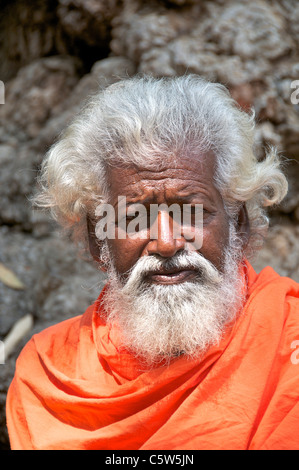 Porträt weißen Haaren Sadhu Sri Ramana Ashram Tiruvannamalai Tamil Nadu in Indien Stockfoto