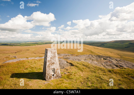 Bowland Knotts in den Trog Bowland, Lancashire, UK, mit Blick auf Pendle Hill und Ribble Valley. Stockfoto