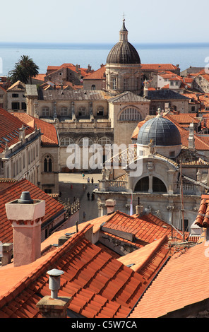 Blick auf Dubrovnik Terrakotta Dächer von der Stadtmauer der Altstadt Dubrovnik, Kroatien Stockfoto