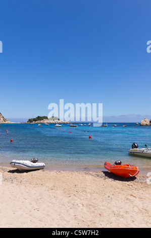 Ibiza, Balearen, Spanien - kleine Ferienort Port de Sant Miquel. Allgemeine Ansicht in der Bucht. Stockfoto