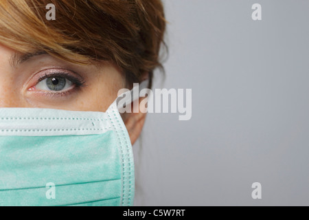 Ärztin, tragen von Mundschutz, Porträt, Nahaufnahme Stockfoto